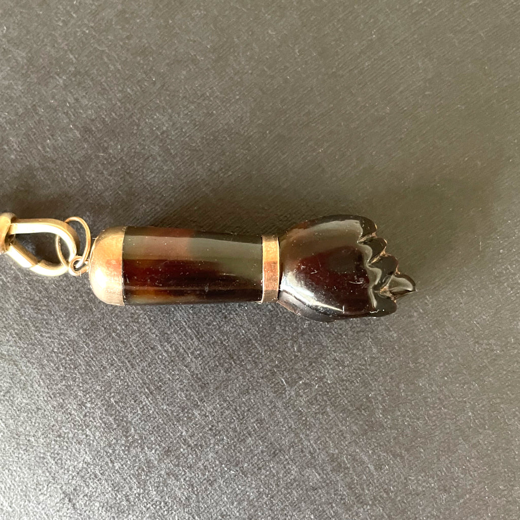 Figa pendant made of agate and gold.
