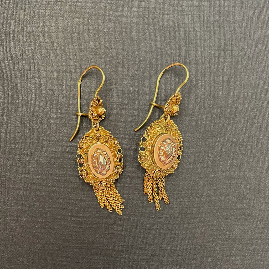 Gold drop earrings.